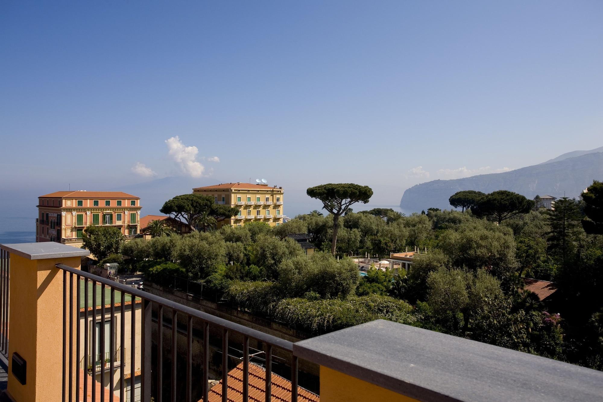 Hotel Palazzo Guardati Sorrento Exterior foto